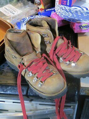 danner womens boots 7.5 M cascade